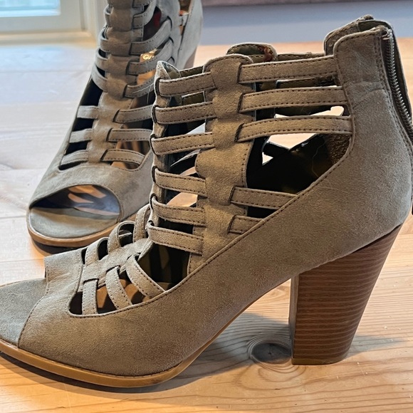 Guess Open Toe Advin Caged Bootie - Picture 2 of 5